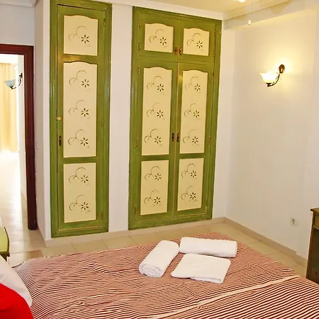 Paradise Court 